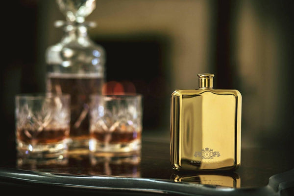 <center>The Ultimate Hip Flask Buying and maintenance Guide - Moda London